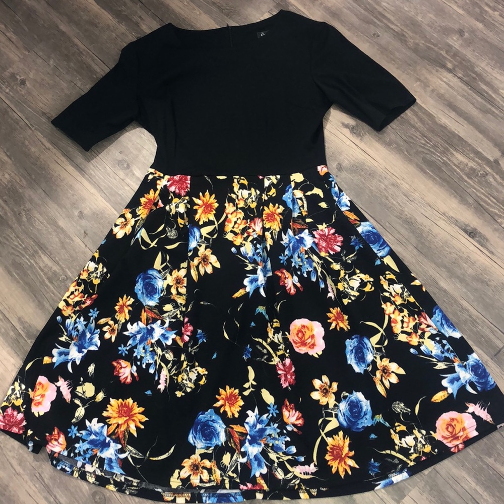 Black & Floral Midi Dress 🌼💛